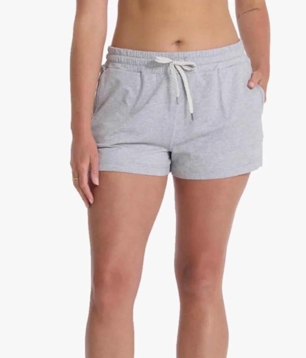 Vuori Halo Performance Shorts in Light Grey Heather Size Small